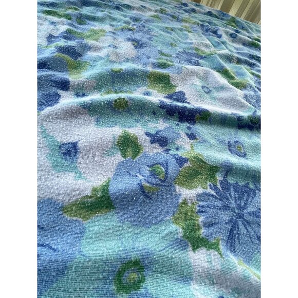 Vintage 1970s fleece blanket, blue white floral, flower power, full size bed - Picture 6 of 10